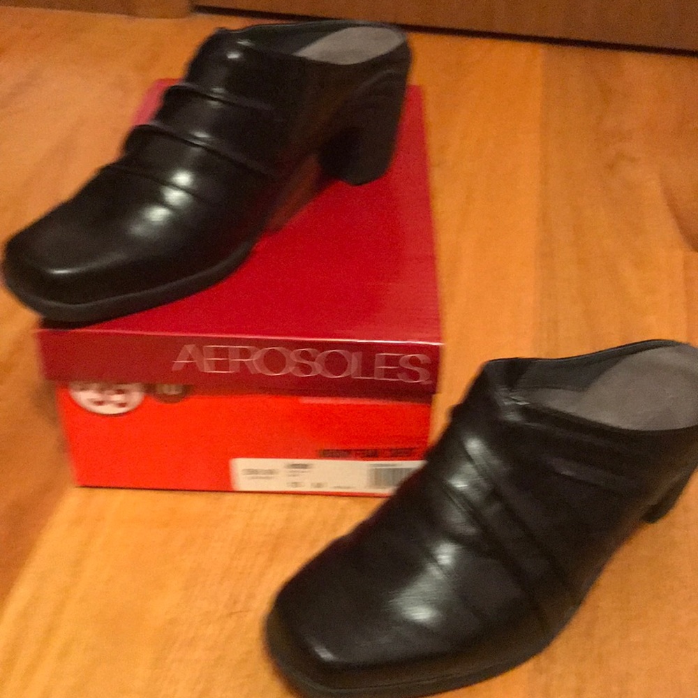 Aerosoles saw down slide heeled shoes